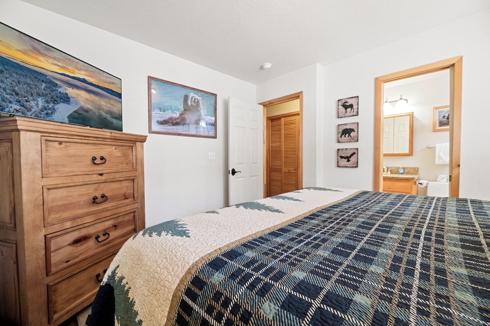 Catalina Creekside Cabin