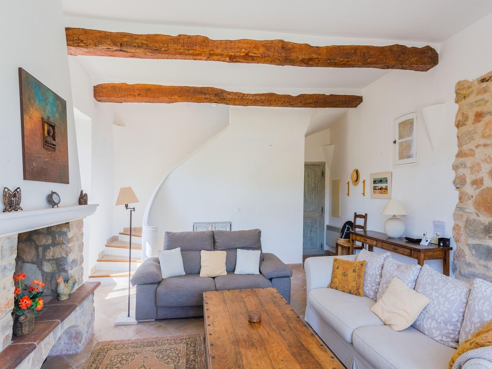 Chateau in Lorgues With Pool & Vineyard Views