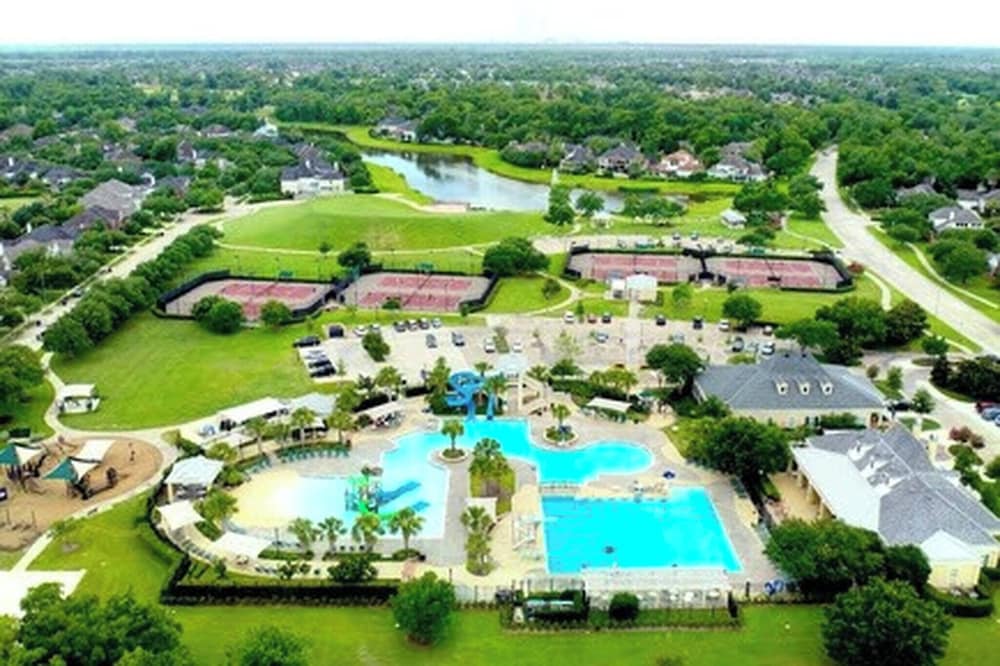 Relax in Style at Our Missouri City Getaway