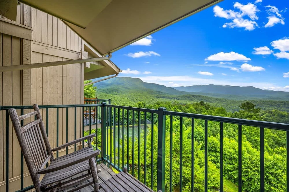 Sleeps 4 Hot Tub Indoor Pool Mountain Views