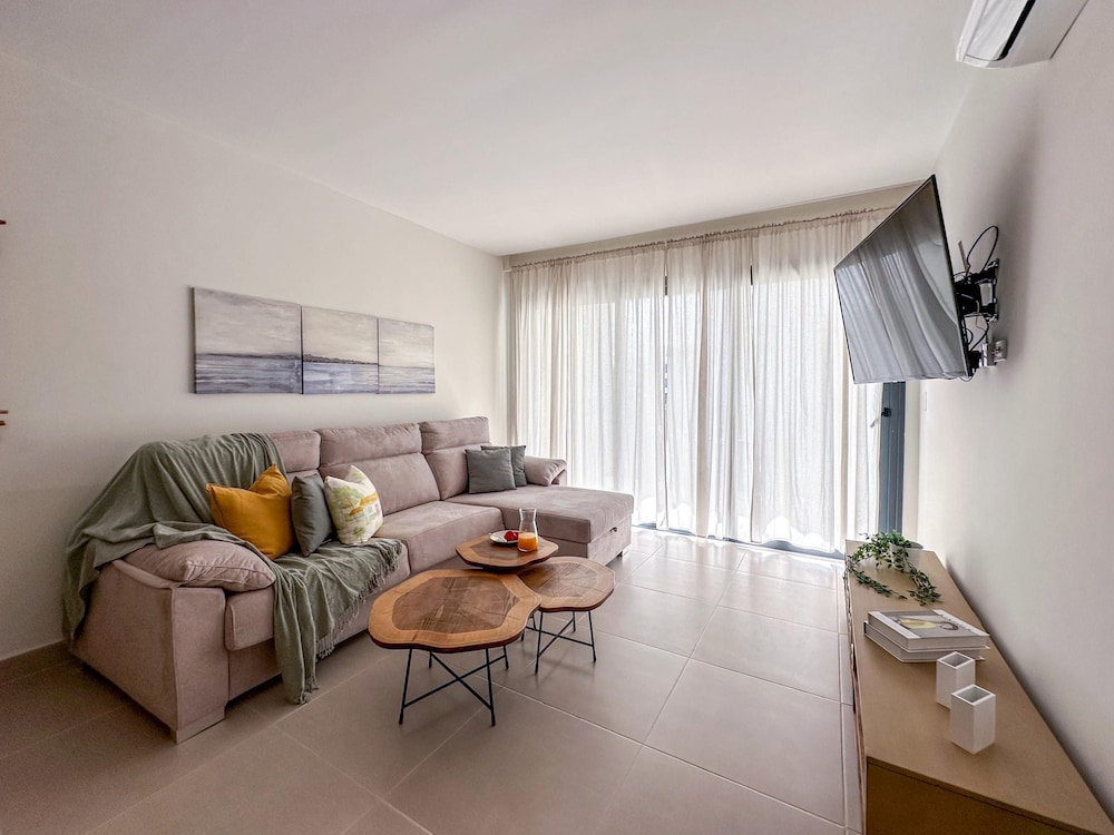 Cozy and Beautiful Apartment at the Beach
