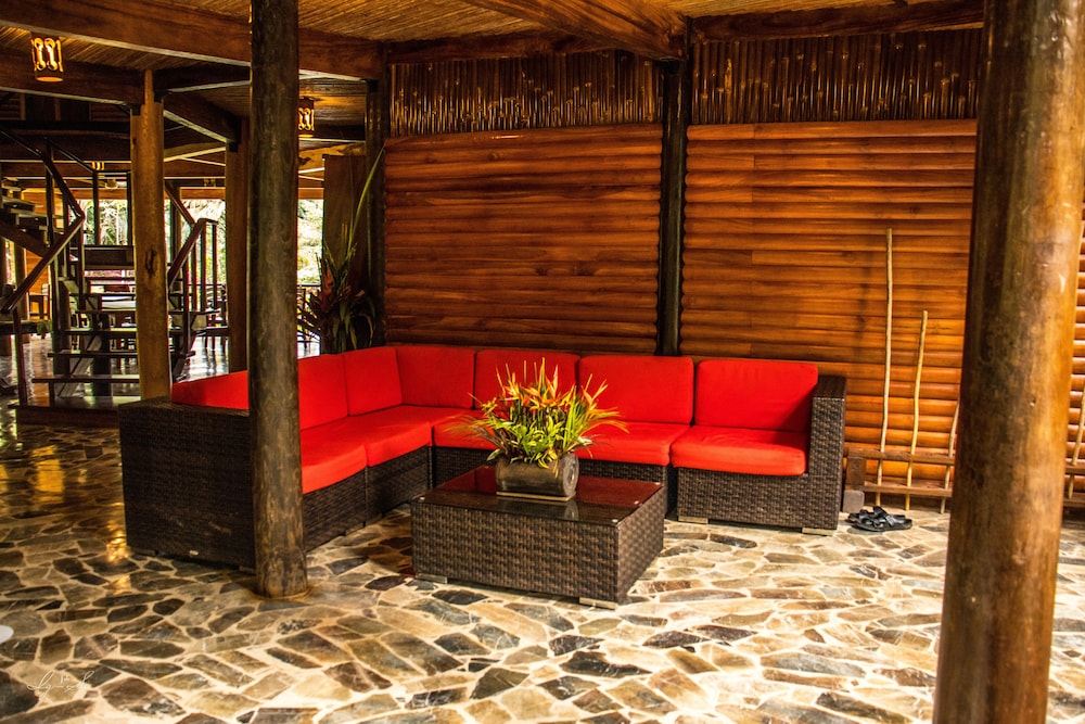 Macaw Lodge
