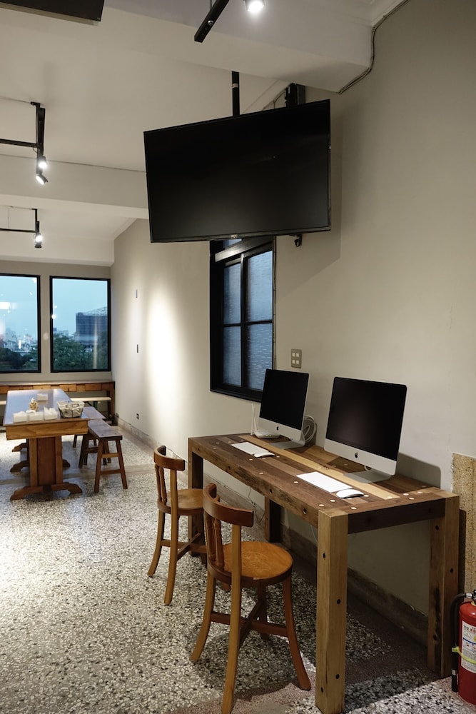 CaoJi Book inn Hostel