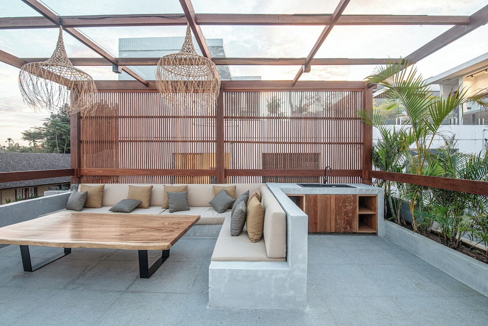 C La Villa Modern 4br Villa Canggu Beach 5mins