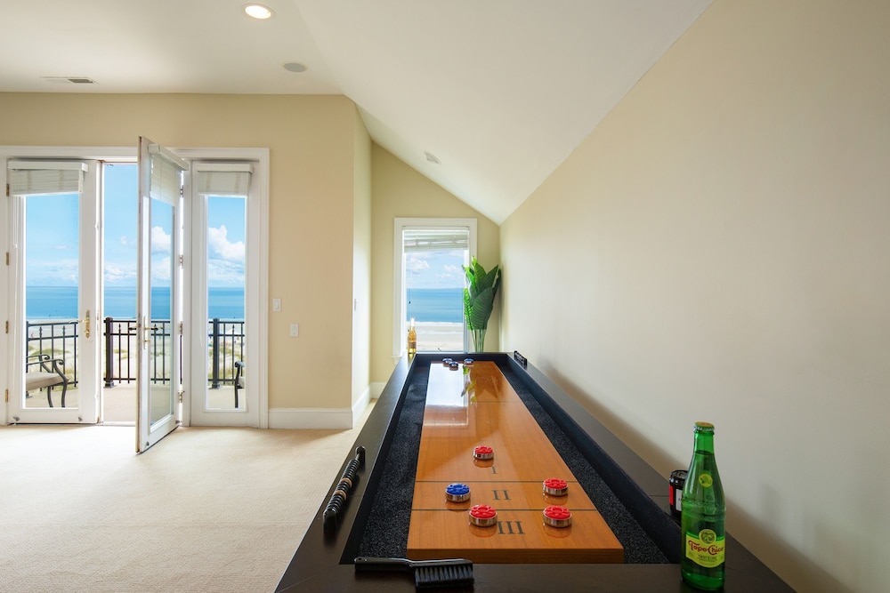 Lido by Avantstay Oceanfront Home w Pool Hot Tub Game Room Gorgeous Views