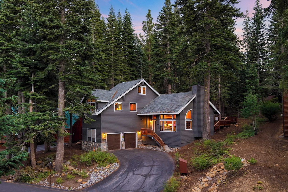 Cozy Escape w/ Hot Tub + Deck & Access to Tahoe Donner & Skiing Alpenglow Chalet by Avantstay