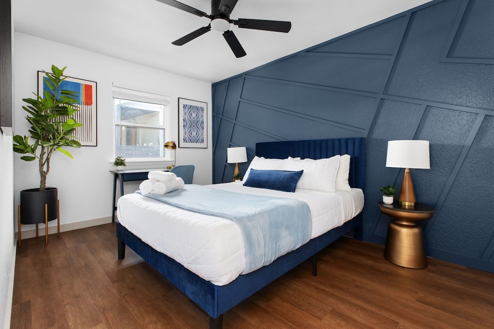 Posh & Serene 2BR w Private Patio