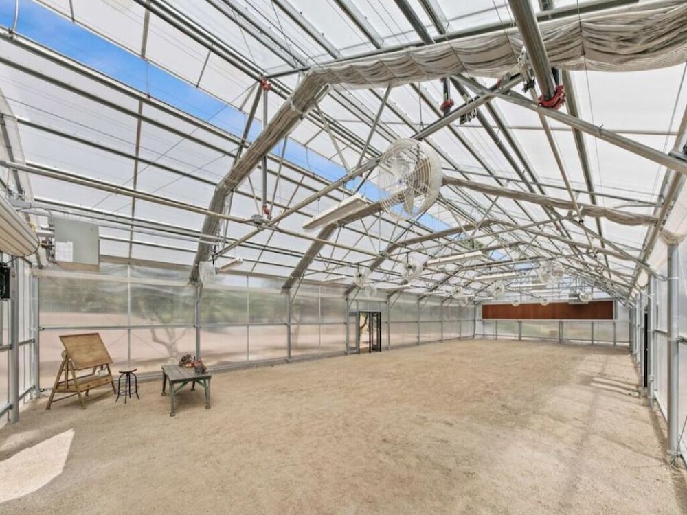 Lechusa - Secluded Creative Compound: Luxury 2-acre Estate w/ Studio & Pool