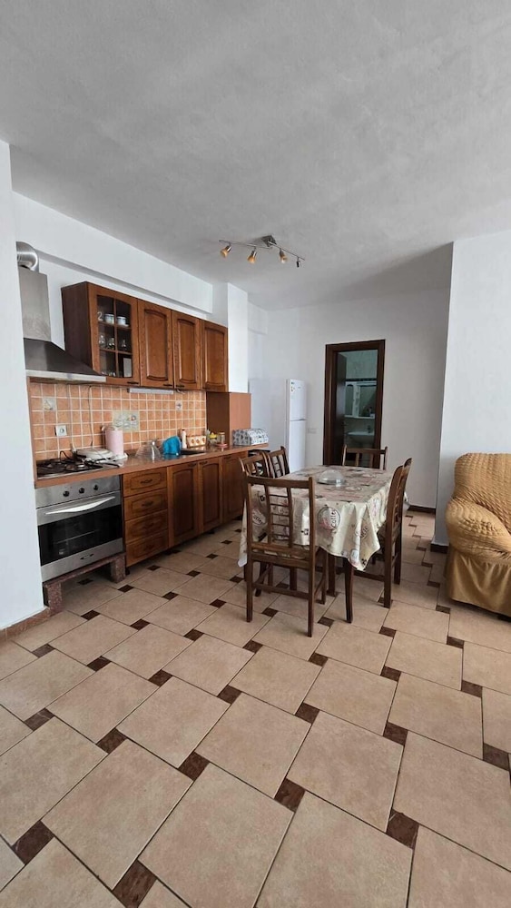Tirent Apartment - Cozy Bedrooms Stay by Golem Beach.