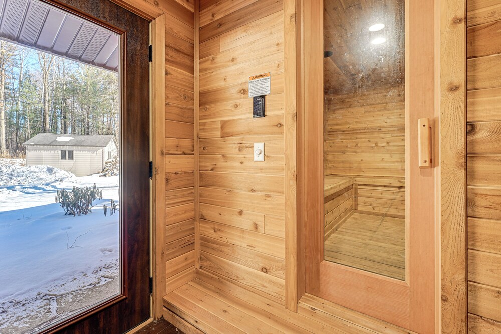 Hot Tub & Private Sauna: Wausau Family Home