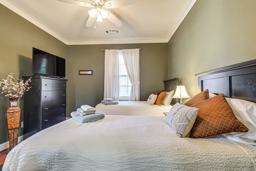 2 Mi to Broadway at the Beach: Condo w/ Pool!