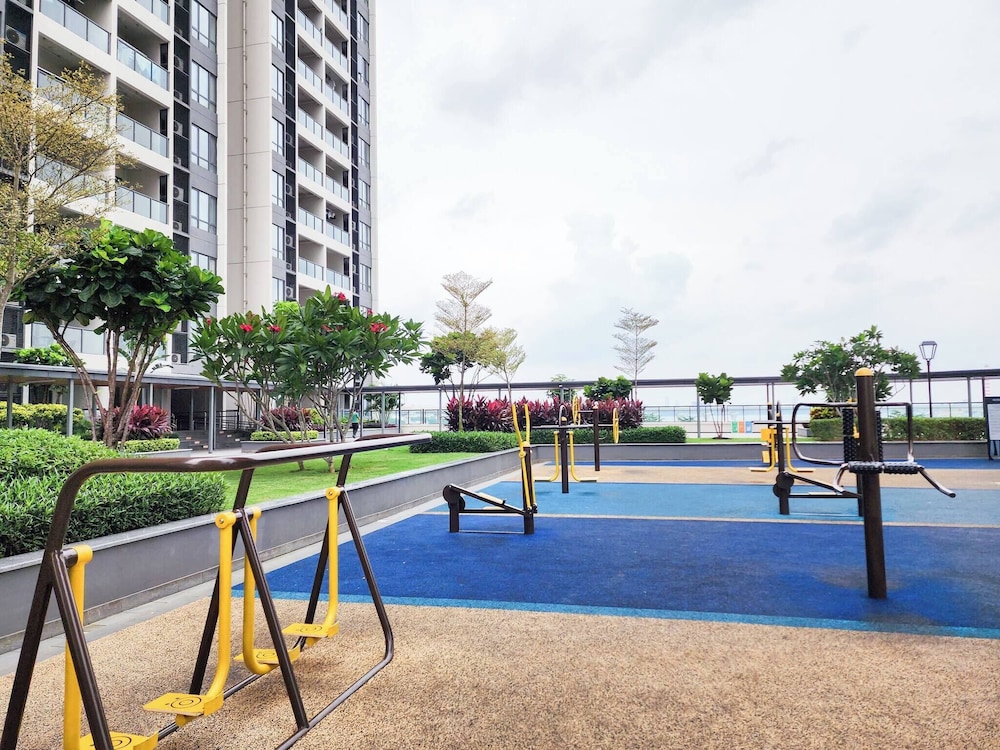 R & F Princess Cove CK Homestay