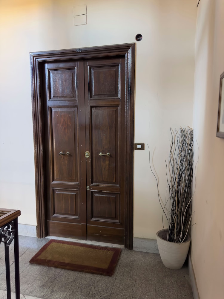 Vatican Beautiful 2Br Apartment