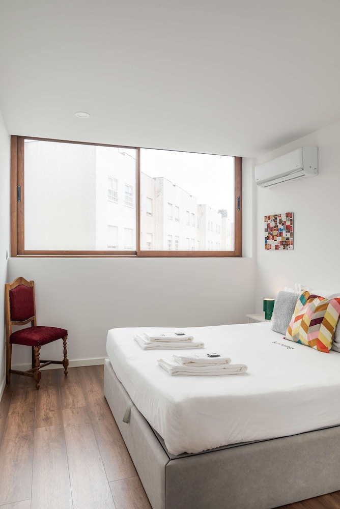 Liiiving in Matosinhos - Warm Vintage Apartment