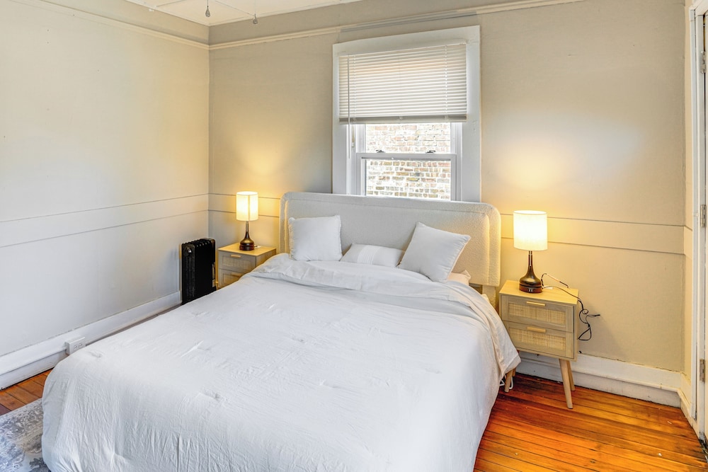 Walk to Dtwn Hudson: Cozy Upstate Apartment