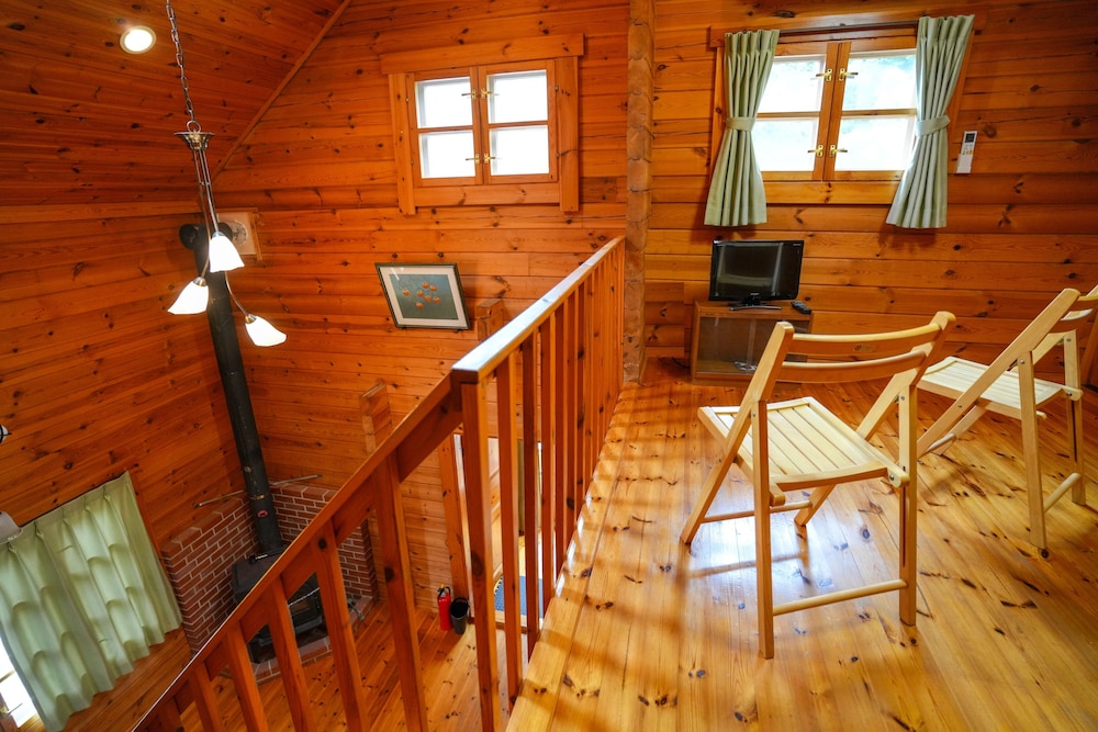 Sakata Log House