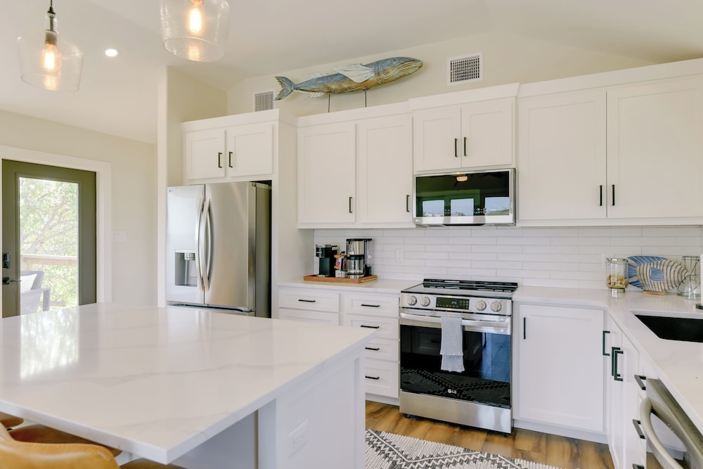 3 Mi to Rockport Beach: Home Near Aransas Bay