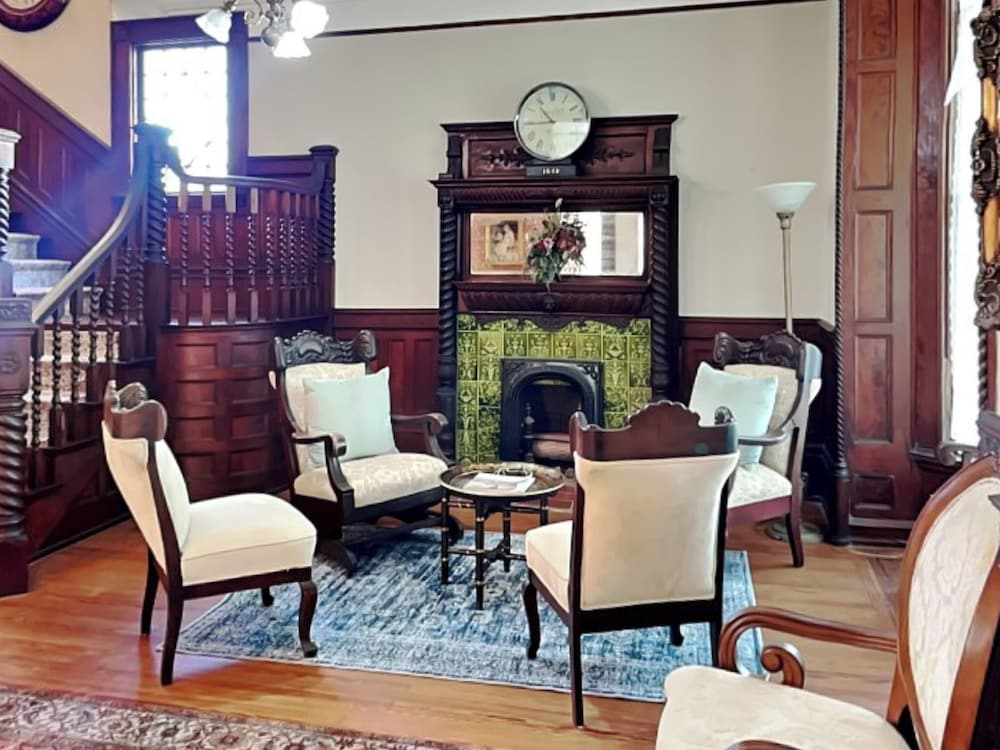 Victorian Rose by Ryson Vacation Rentals