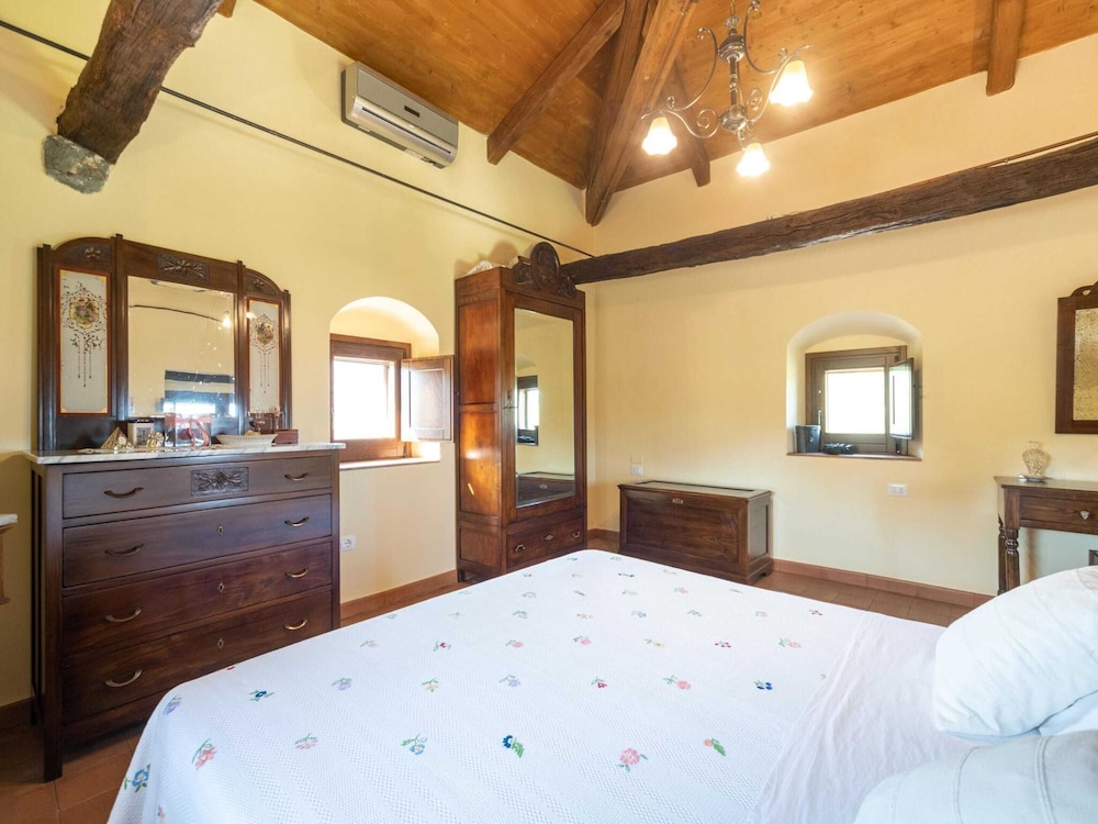 Holiday Home in Stilo With Pool & Views view 2