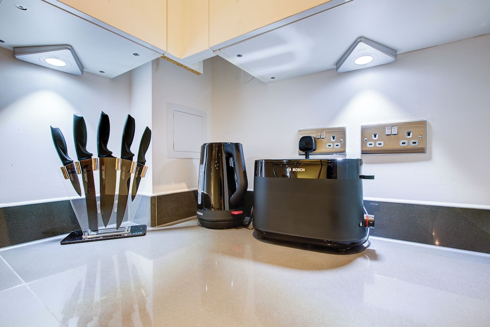 Hybrid Resi Greenwich