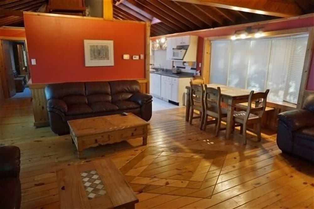 462 Paudash Lake 4 Bedroom Cottage