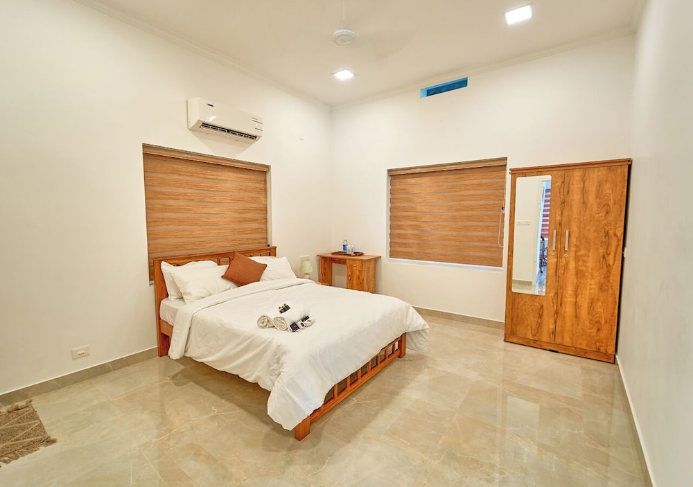 Ashtamudi Lake Villa by VOYE HOMES