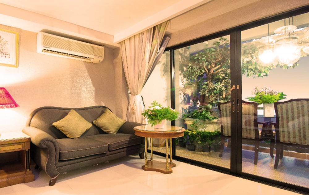 Diamond City Hotel