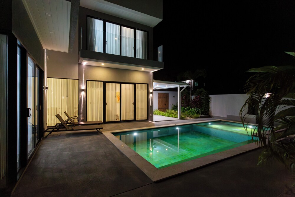 Family PoolVilla Near the Pier V266