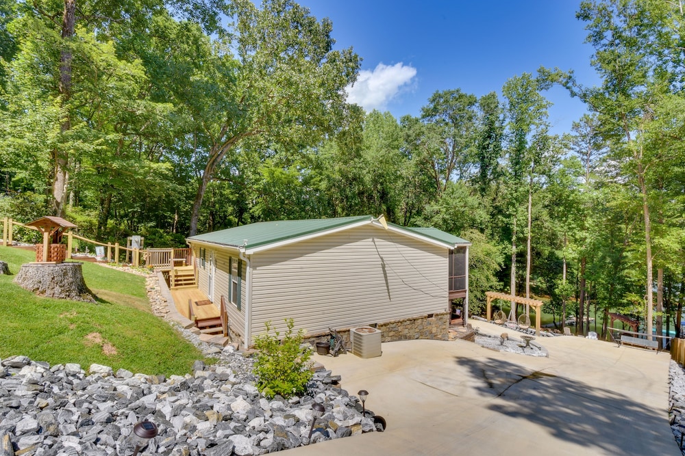 Lakefront Fair Play Vacation Rental, Pets Welcome! view 5