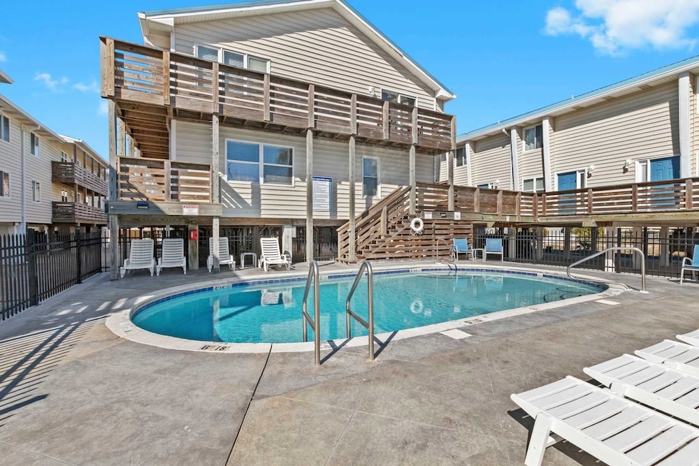 Two 2br Condos Walk to Beach Hangout
