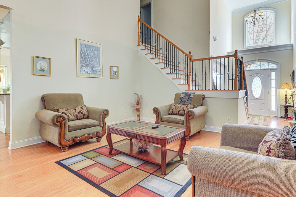 6 Mi to Southern Belle Farm: Home w/ Patio!