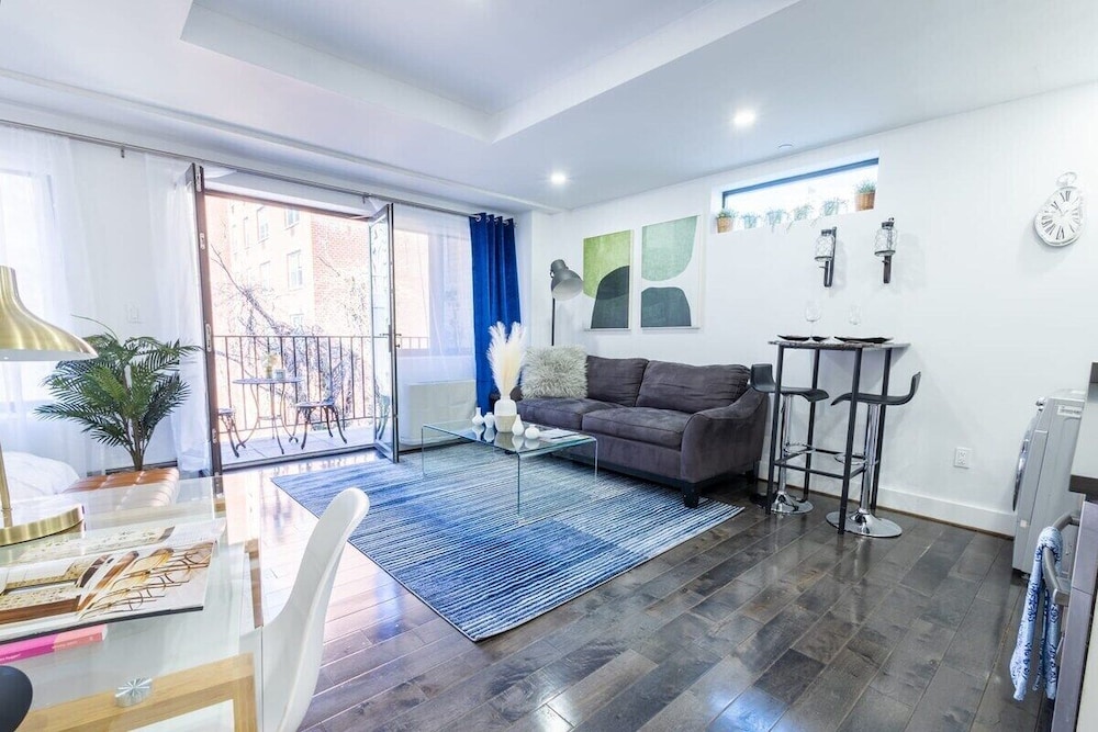809 Midtown Apartments