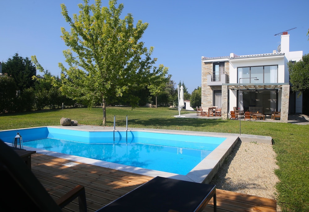 Sunny Sani Luxury Villas