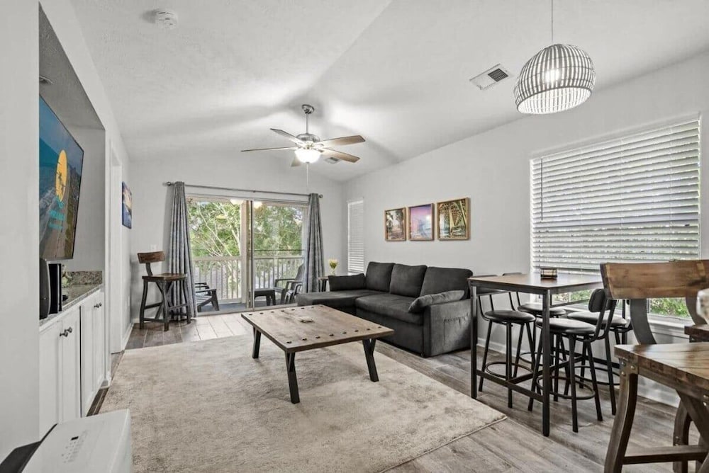 Maison Place I 2 Bedroom Condo