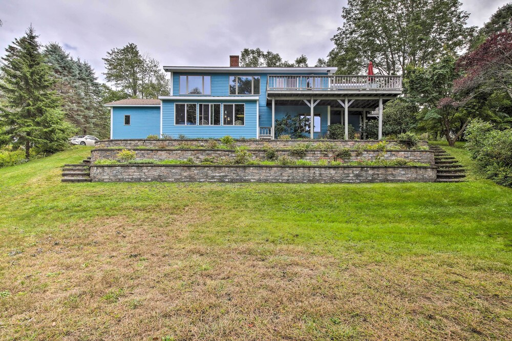 Charming Retreat w/ Deck ~ 4 Mi From Casco Bay! view 5