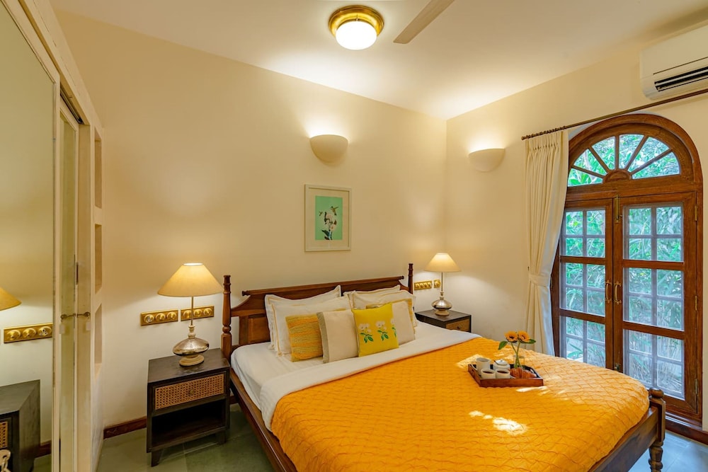 Loto Bianco by Hireavilla -4br w Pvt Pool Siolim