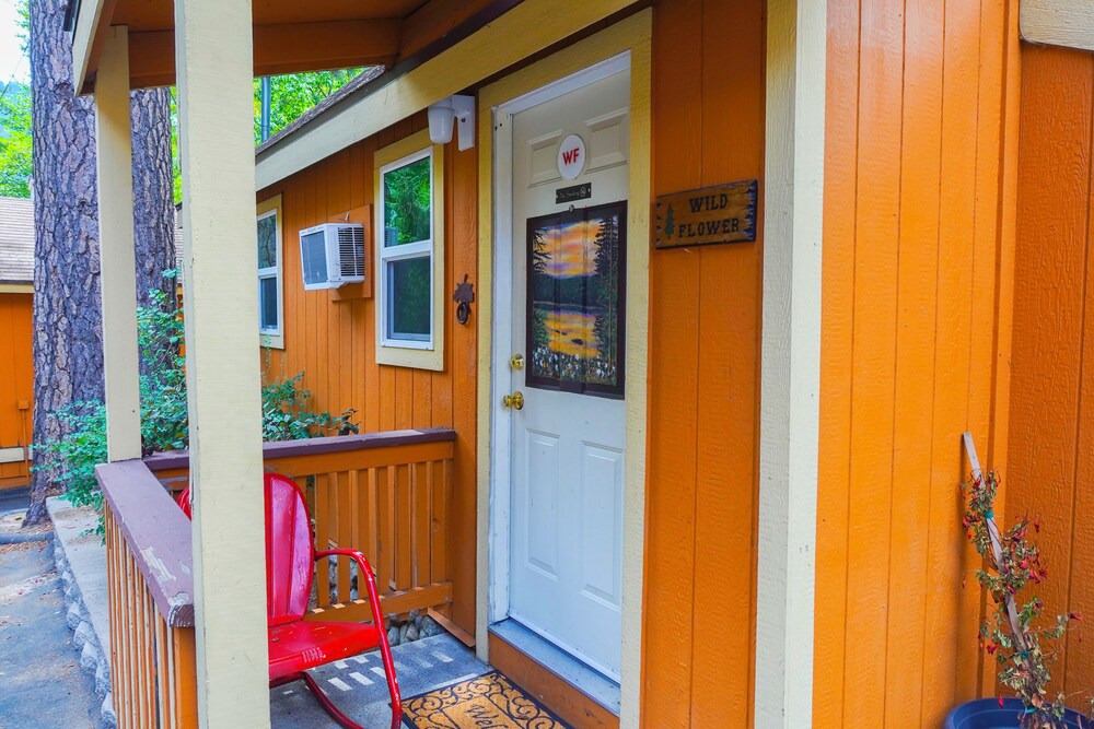 Sleepy Hollow Cabins and Hotel