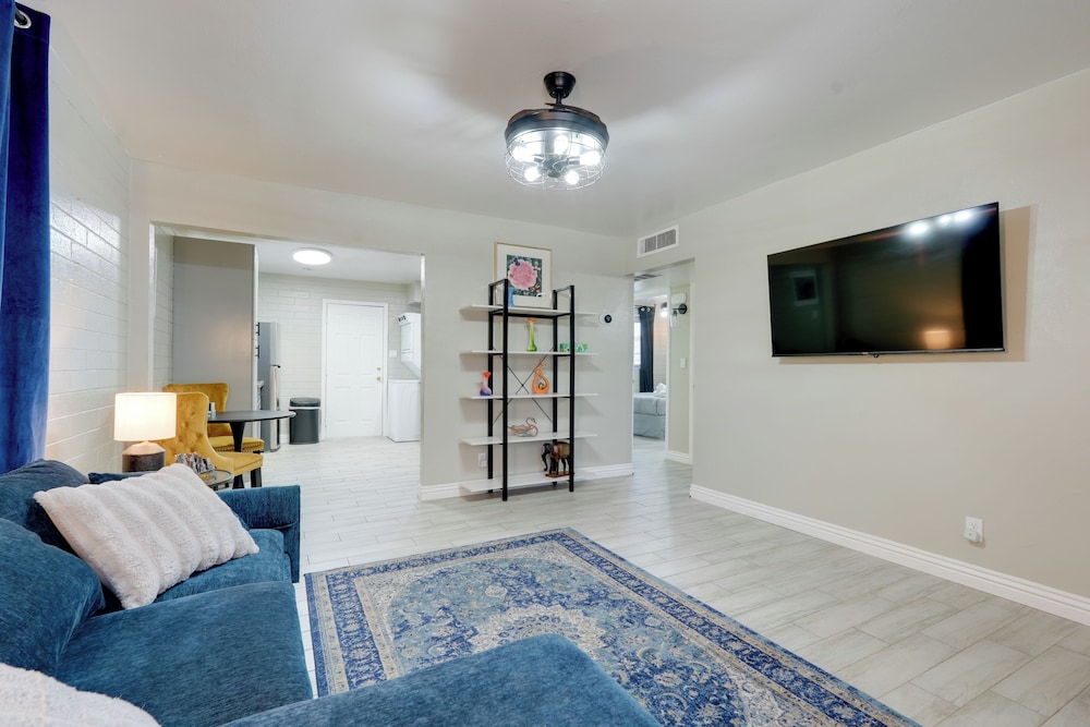 3 Mi to Roosevelt Row Arts District: Apt w/ Patio