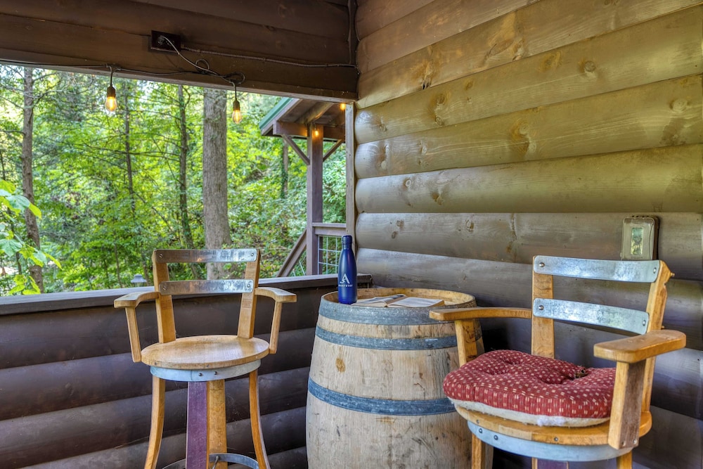Riverwood Gatlinburg/pigeon Forge Cabin w/ River Views