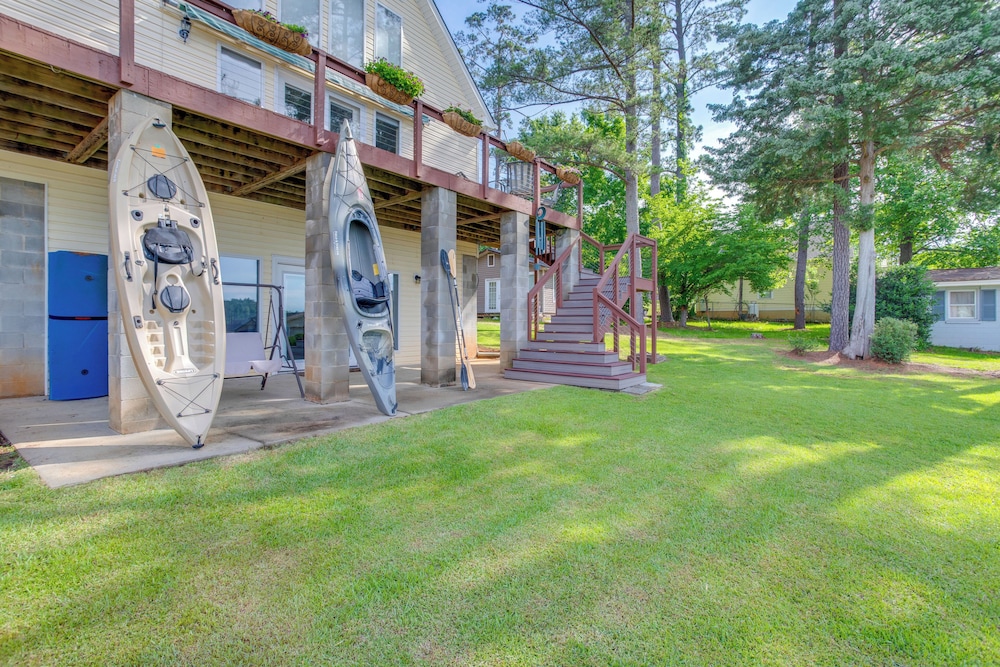 Deck & Views: Lake Murray Escape in Chapin!