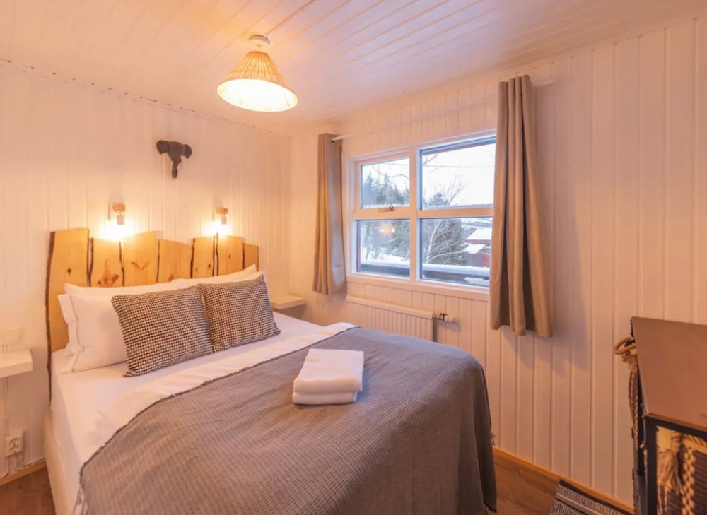 Traditional Cottage with Jacuzzi andLake view 5