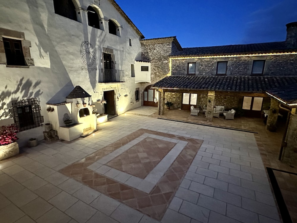 Masia Can Viver - Olive oil tourism B&B view 4