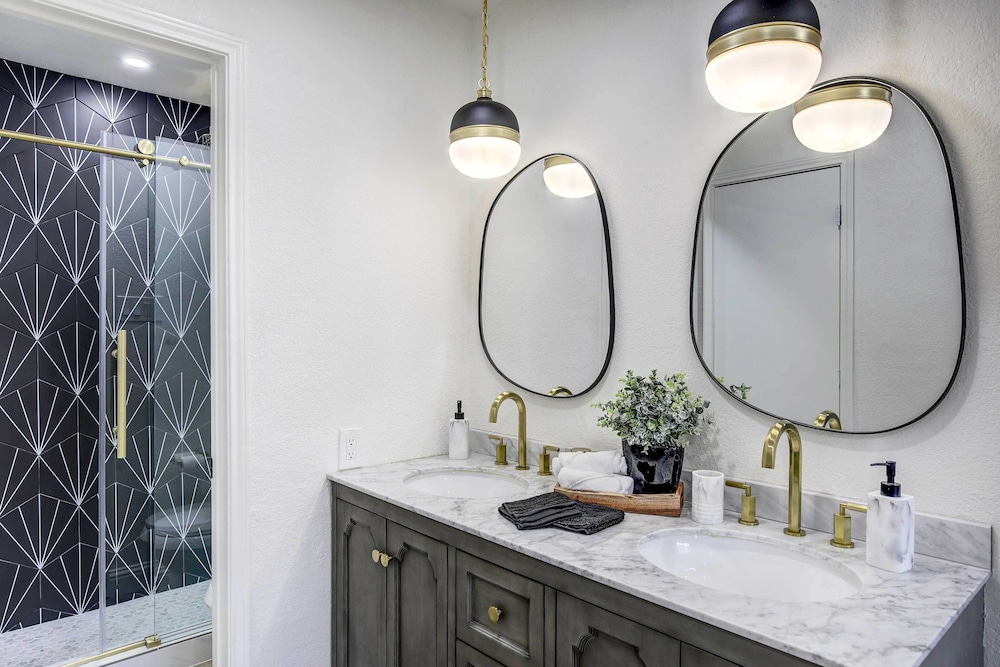 Stylish Allen Home Near Watters Creek Village - Property Image 12