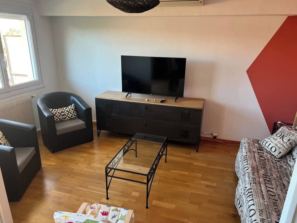 Spacious Flat Near Beach