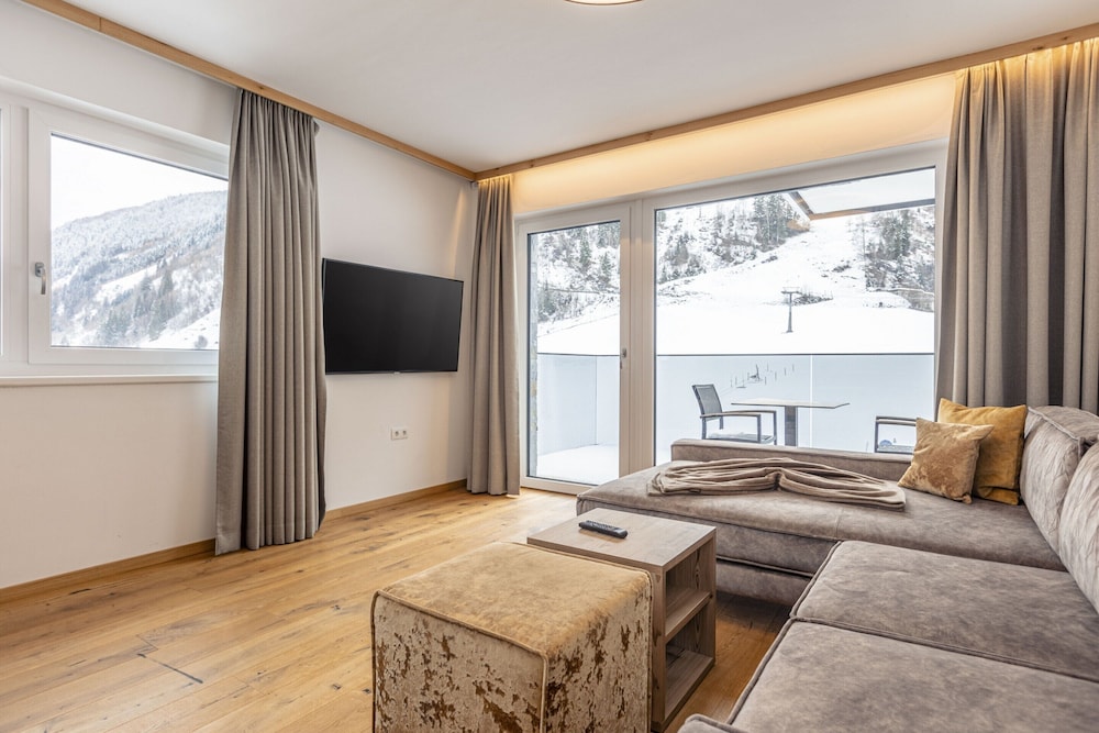 Spacious Apartment With Balcony