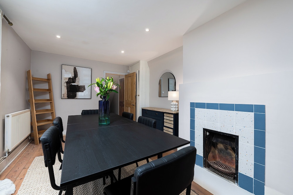 VESTO Three Bedroom Apartment in Clapham