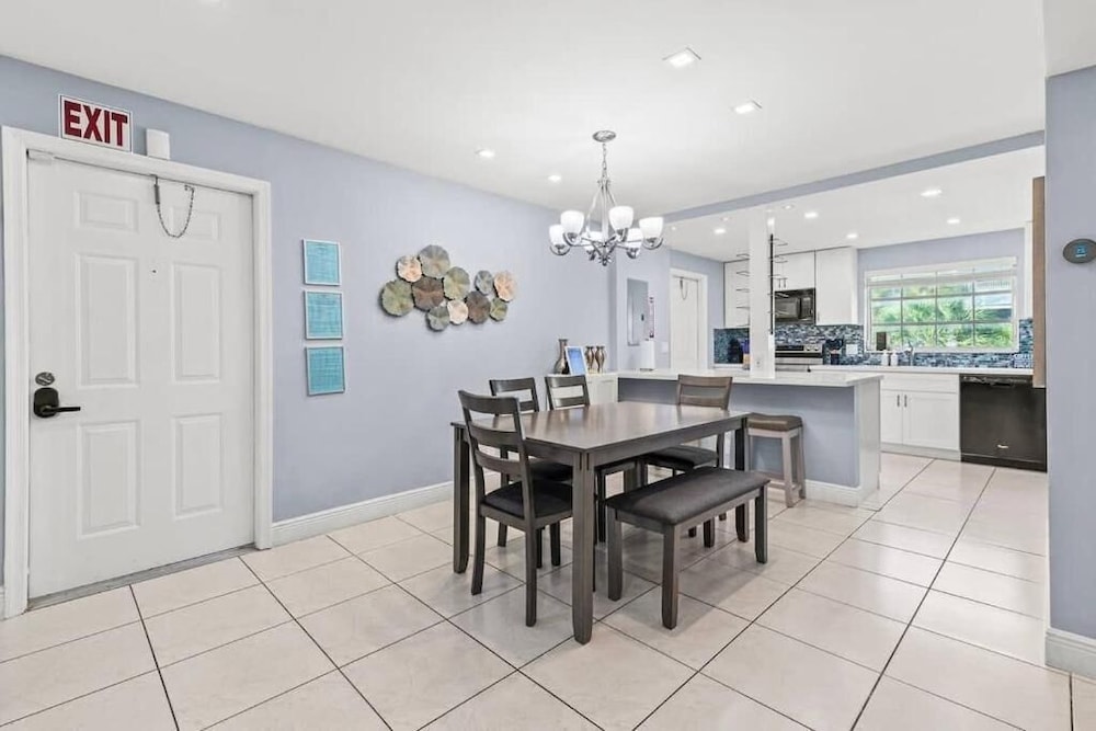 Colonial Manor Condos - Fort Lauderdale