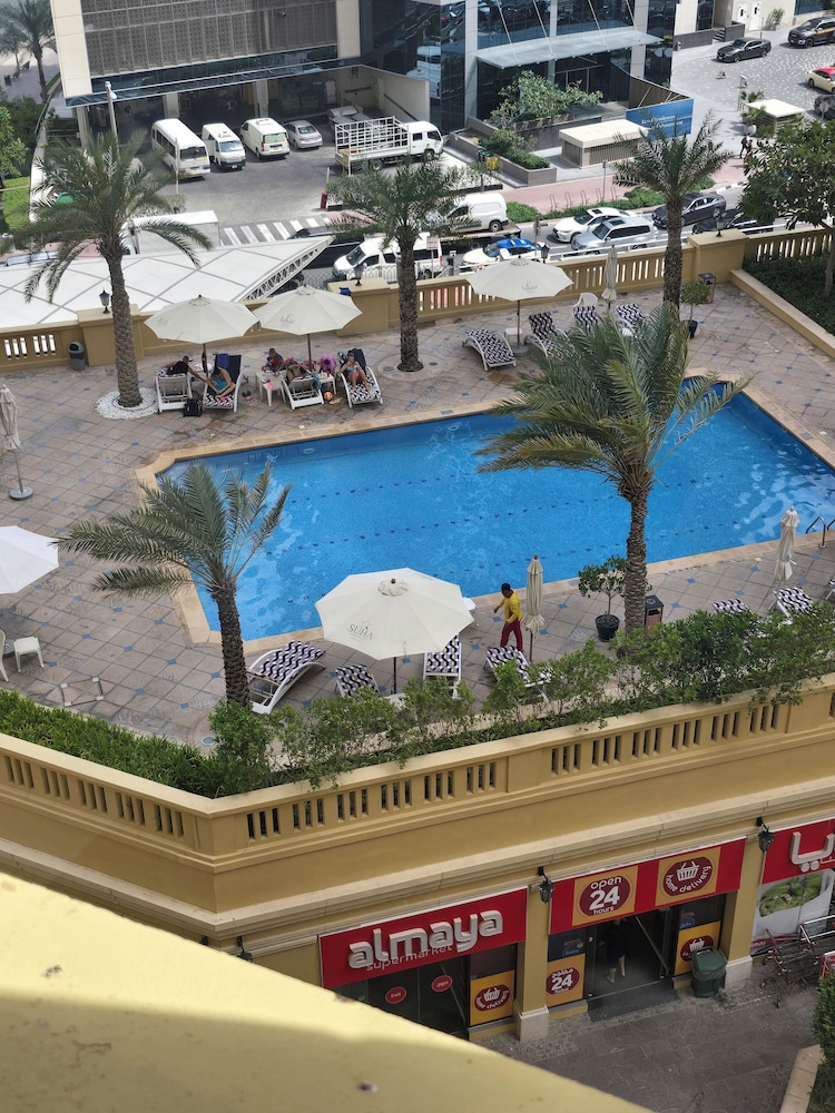 Urban Panda Hostel JBR Dubai
