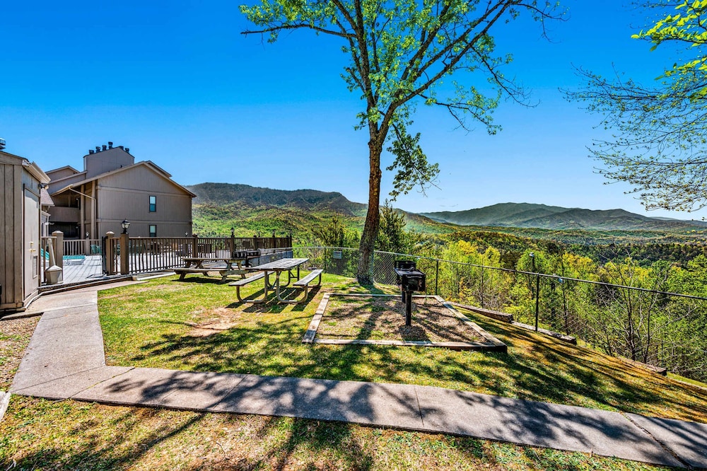 Sleeps 4-mountain Views-indoor Pool Sauna