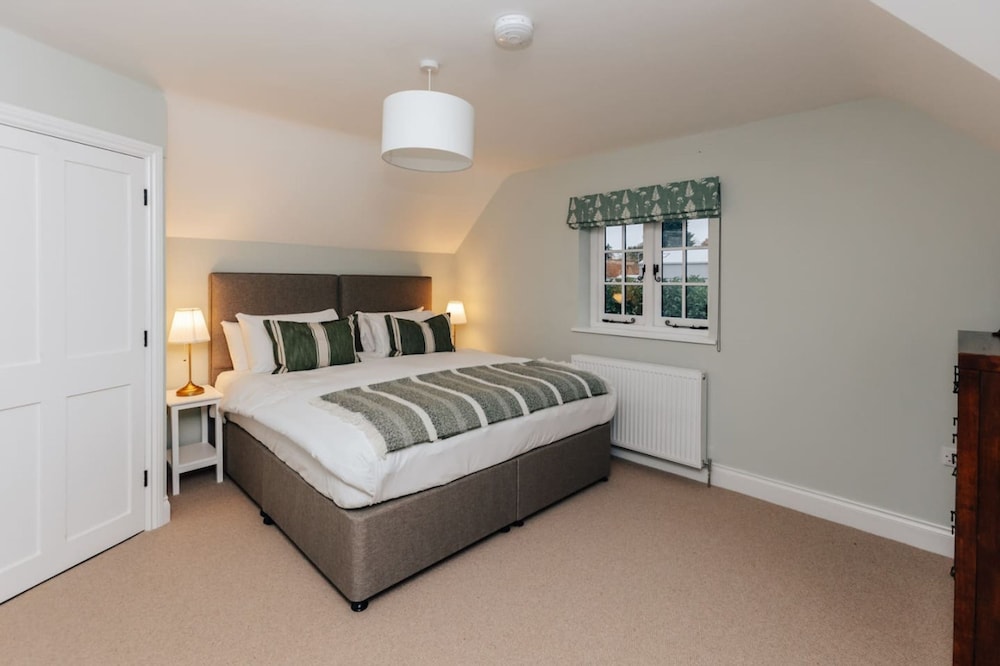 Old Town Cottage - From 350 Per Night view 5
